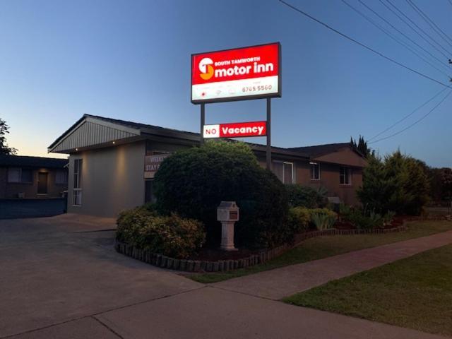 South Tamworth Motor Inn Bagian luar foto