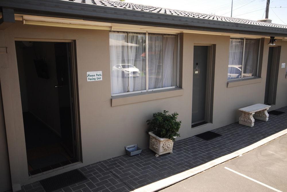 South Tamworth Motor Inn Bagian luar foto