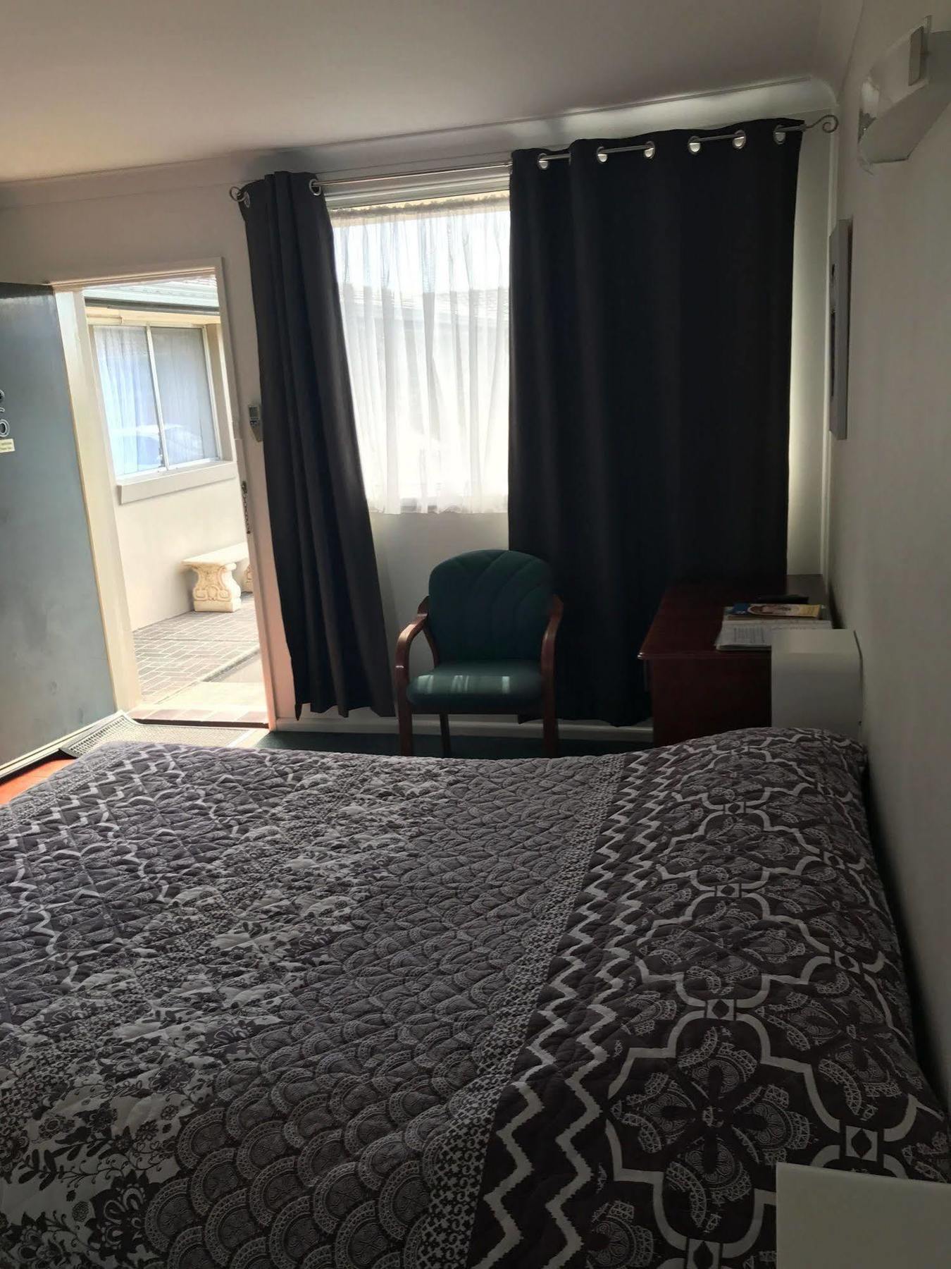 South Tamworth Motor Inn Bagian luar foto