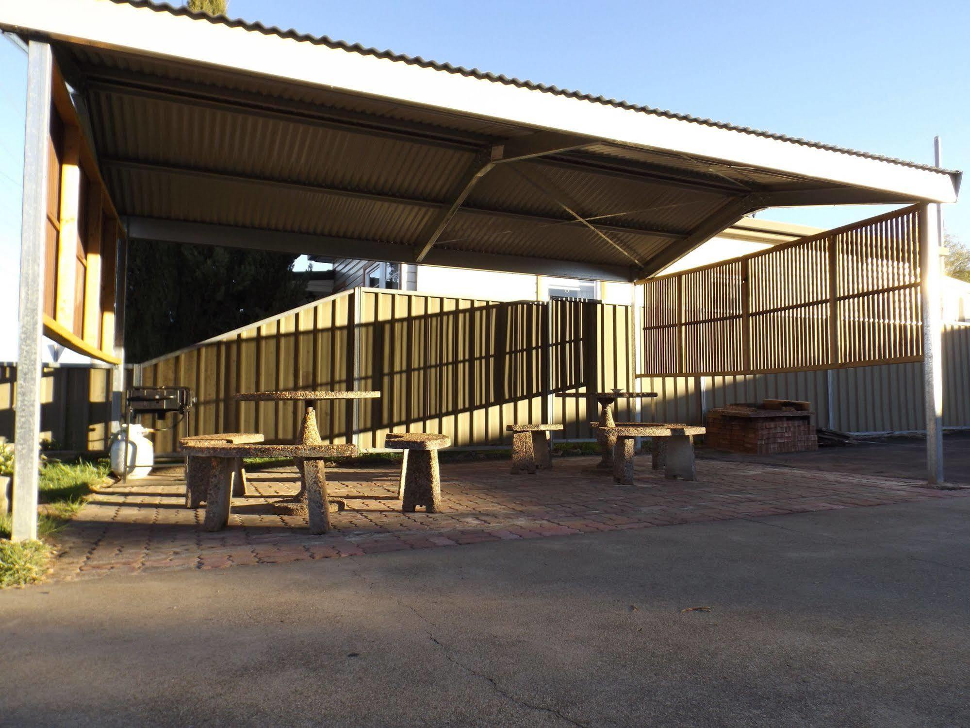 South Tamworth Motor Inn Bagian luar foto