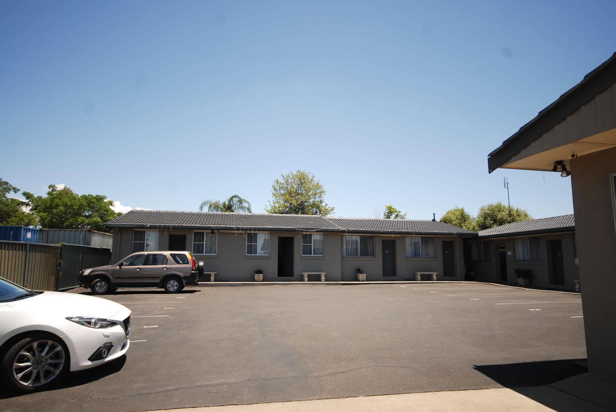 South Tamworth Motor Inn Bagian luar foto