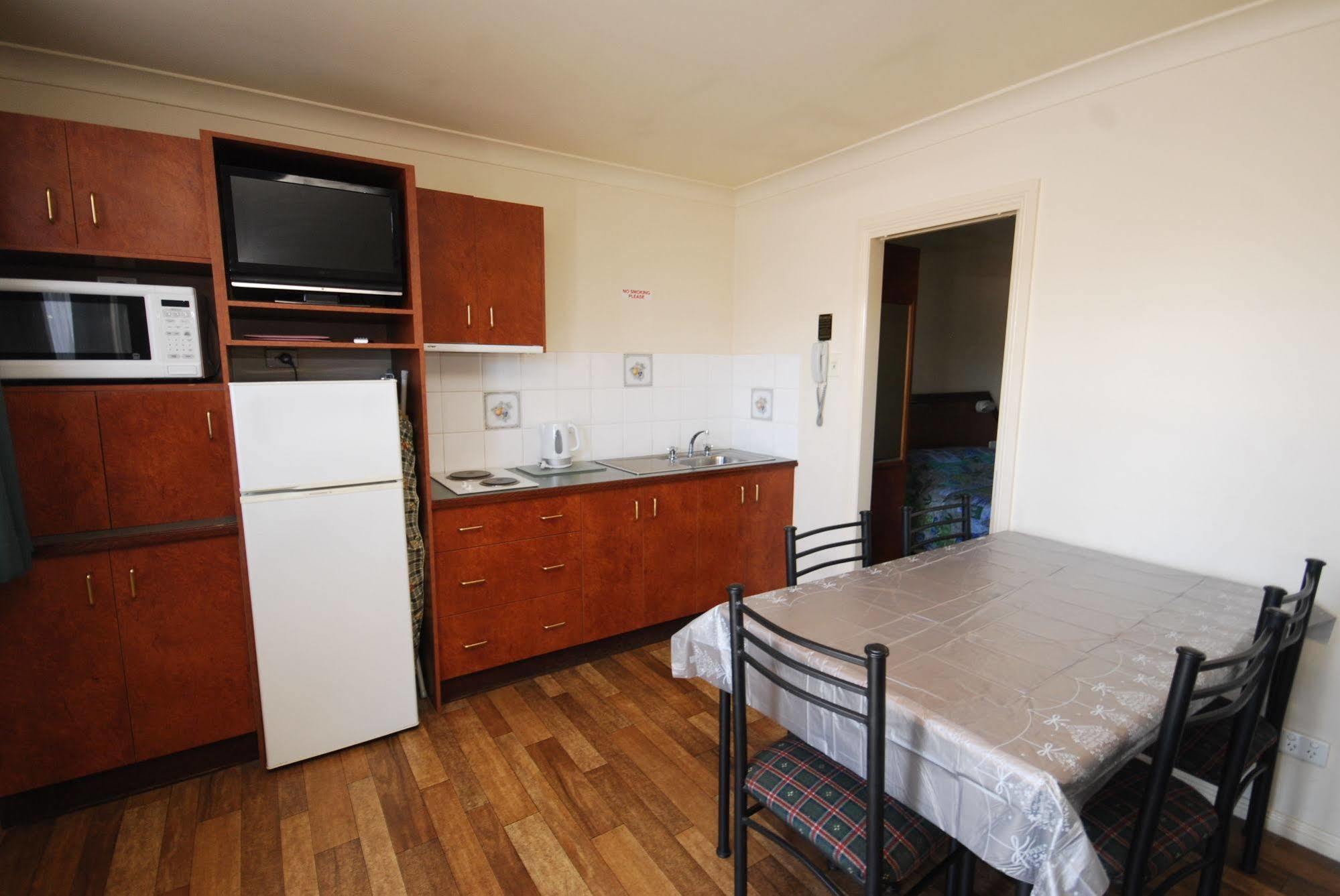 South Tamworth Motor Inn Bagian luar foto